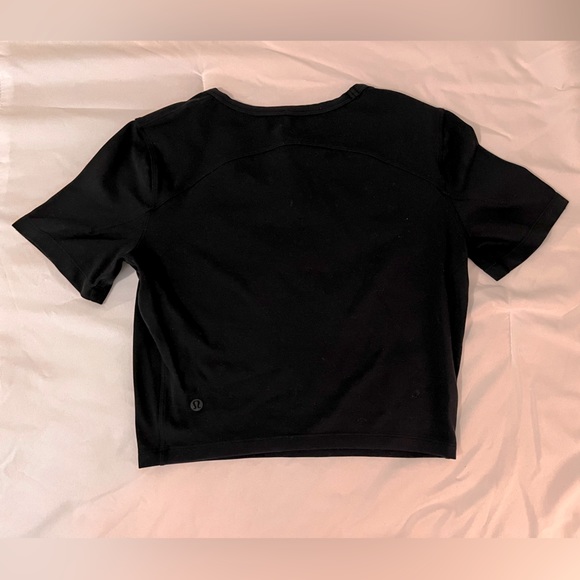 Lululemon Cropped Cut Out Top - Picture 1 of 4